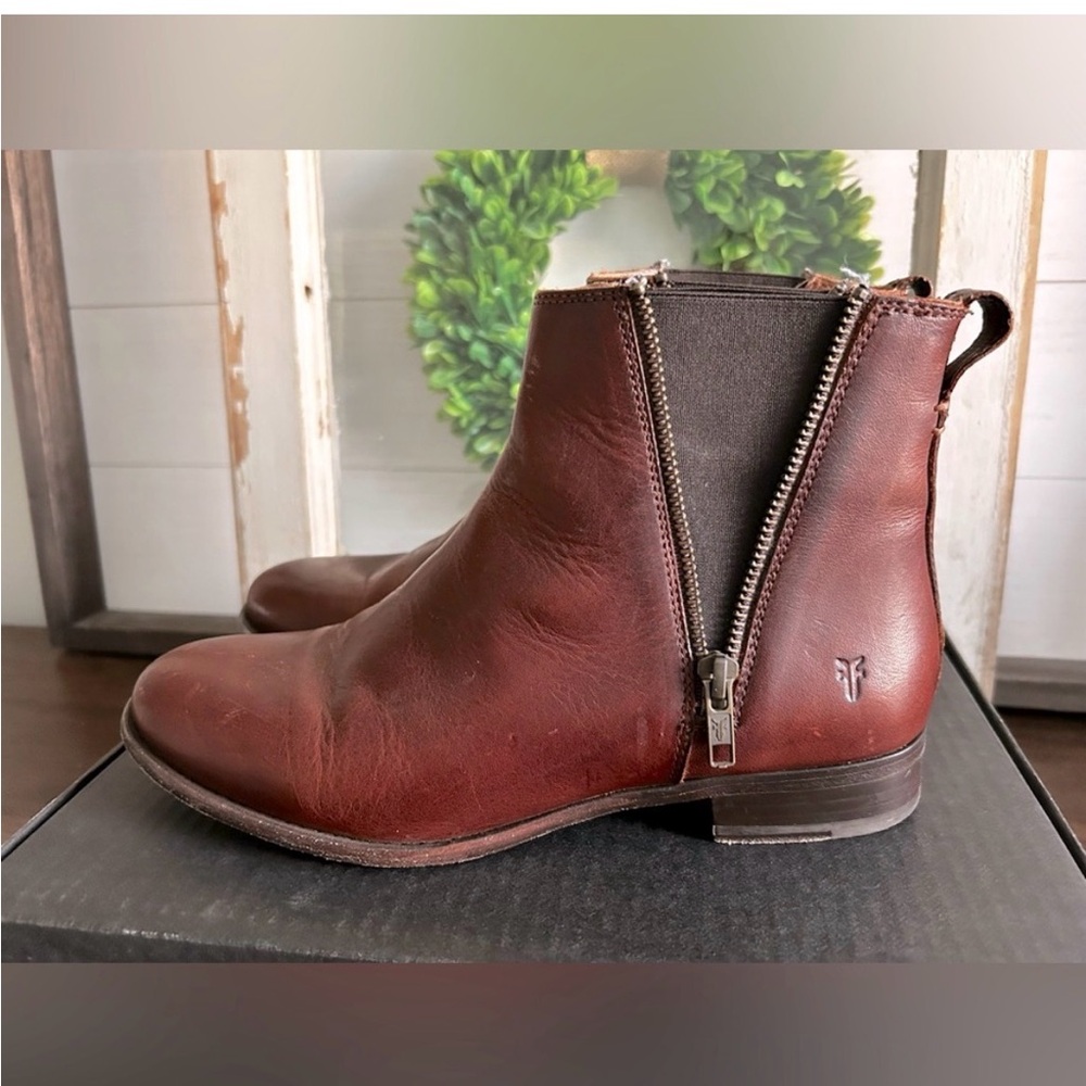 Frye Carly Zip Chelsea Boot - Cognac size 8.5
